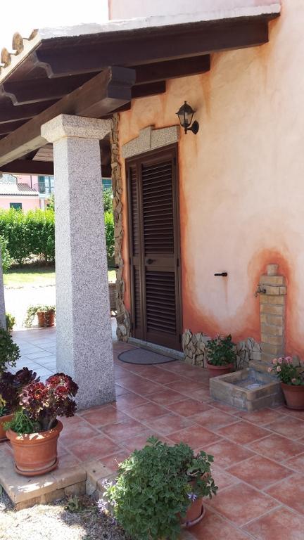 Villetta Bouganvillea SantʼAnna Arresi Exterior foto